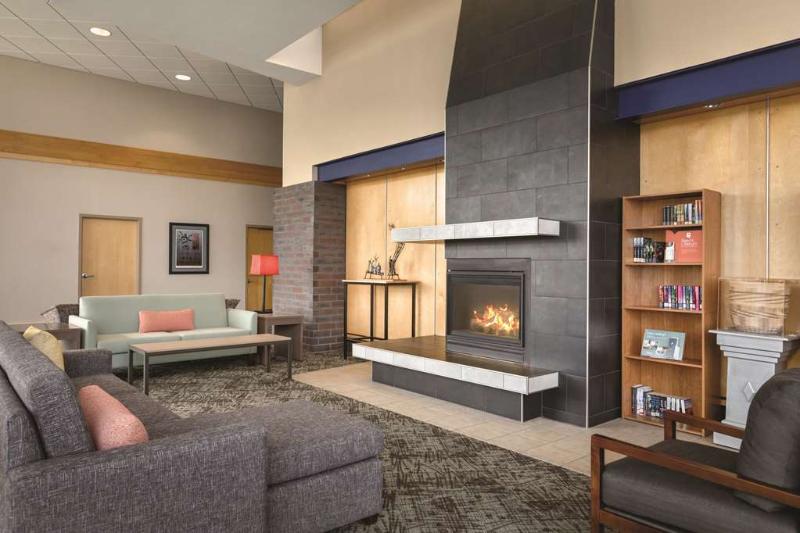 فندق Country Inn & Suites By Radisson, Fergus Falls, Mn