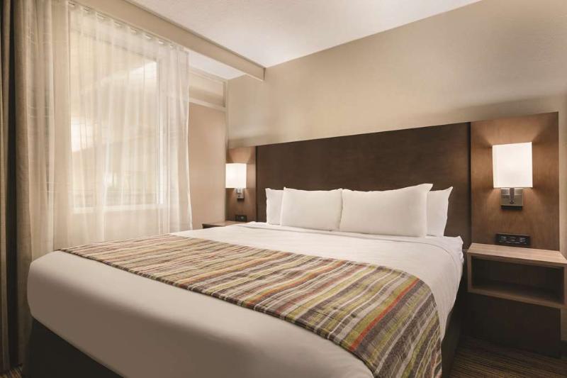فندق Country Inn & Suites By Radisson, Fergus Falls, Mn