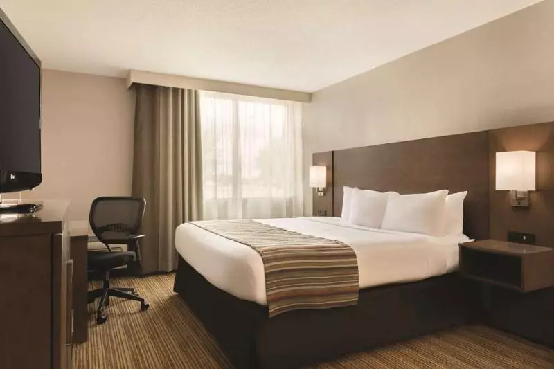 فندق Country Inn & Suites By Radisson, Fergus Falls, Mn