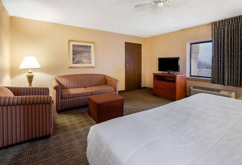 Отель La Quinta Inn By Wyndham Detroit Southgate