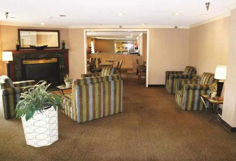 هتل La Quinta Inn By Wyndham Kansas City North