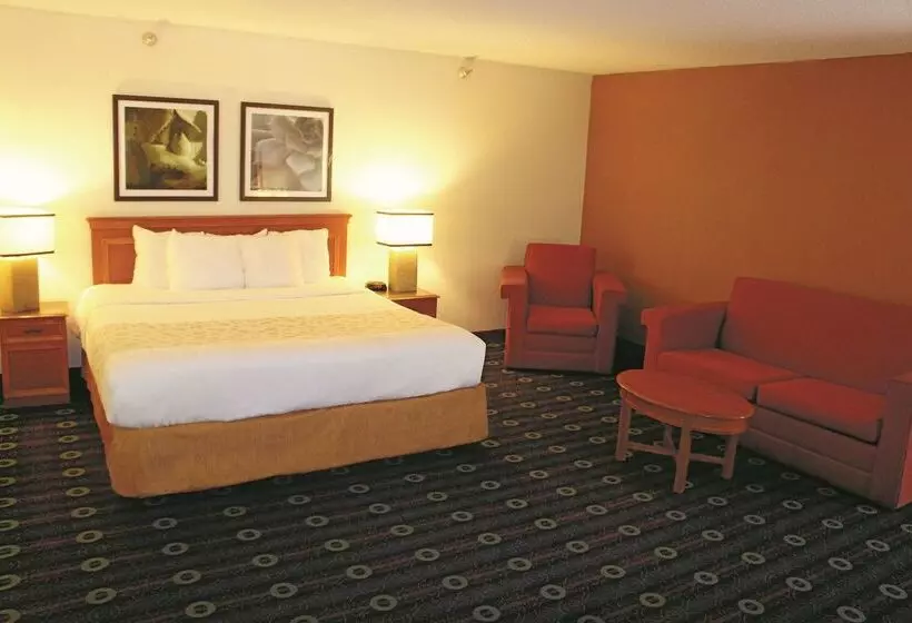 هتل La Quinta Inn By Wyndham Kansas City North