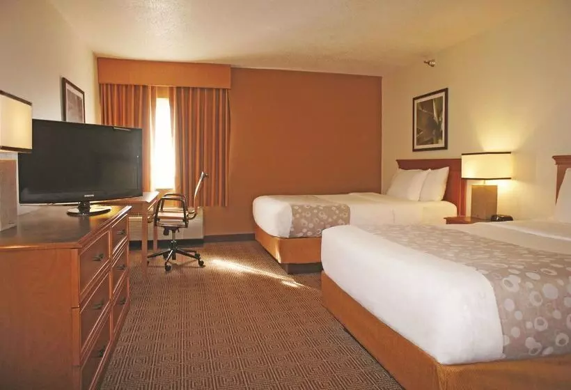 هتل La Quinta Inn By Wyndham Kansas City North