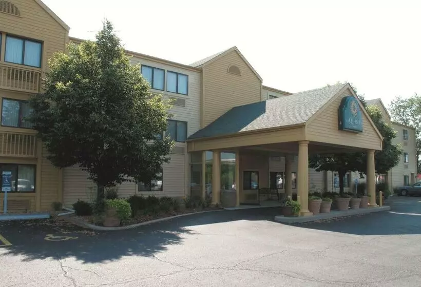هتل La Quinta Inn By Wyndham Kansas City North