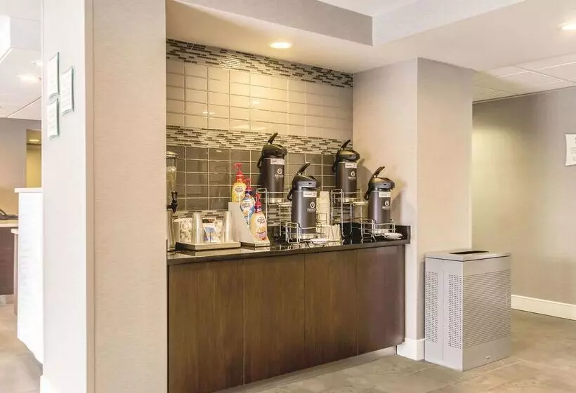 호텔 La Quinta By Wyndham Cleveland Airport North