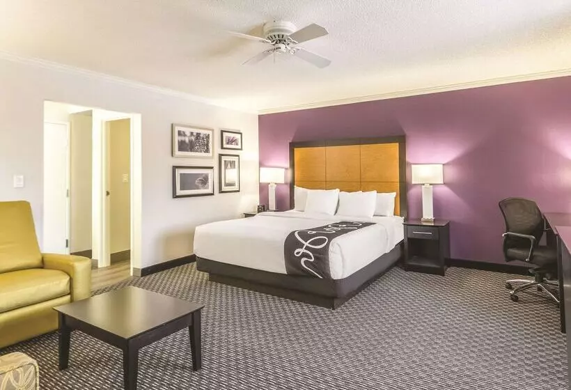 호텔 La Quinta By Wyndham Cleveland Airport North