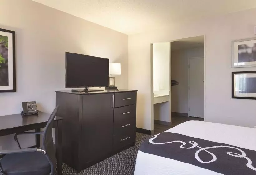 호텔 La Quinta By Wyndham Cleveland Airport North