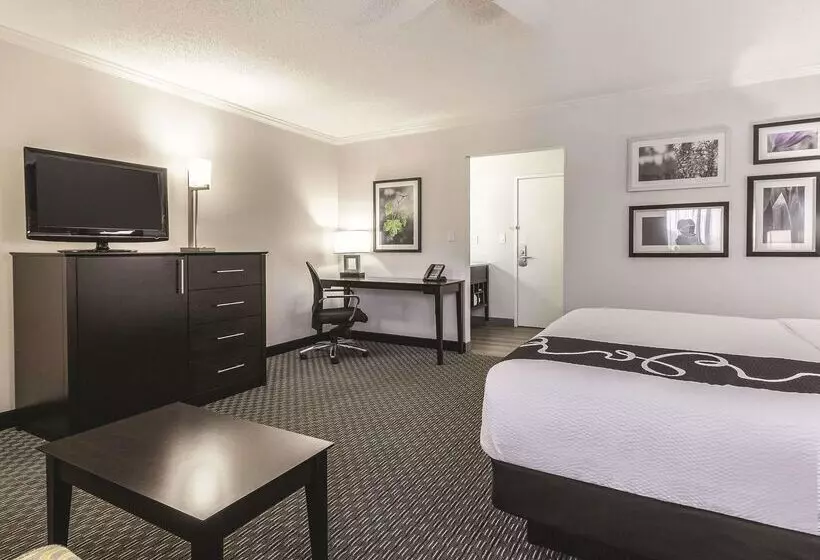 호텔 La Quinta By Wyndham Cleveland Airport North