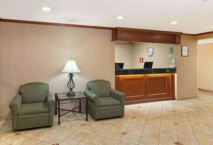 Отель La Quinta By Wyndham Stevens Point