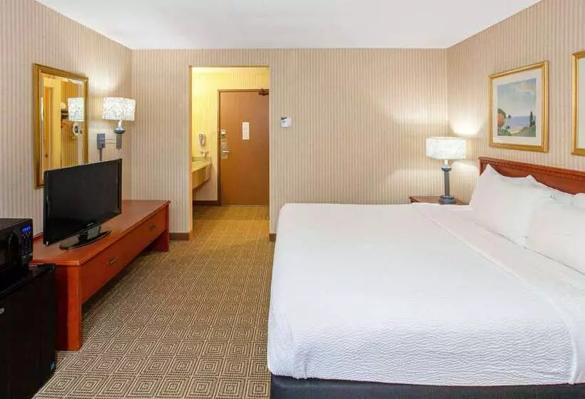 Отель La Quinta By Wyndham Stevens Point