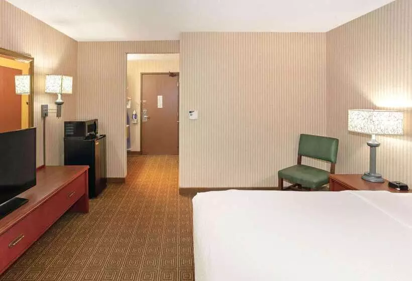 Отель La Quinta By Wyndham Stevens Point