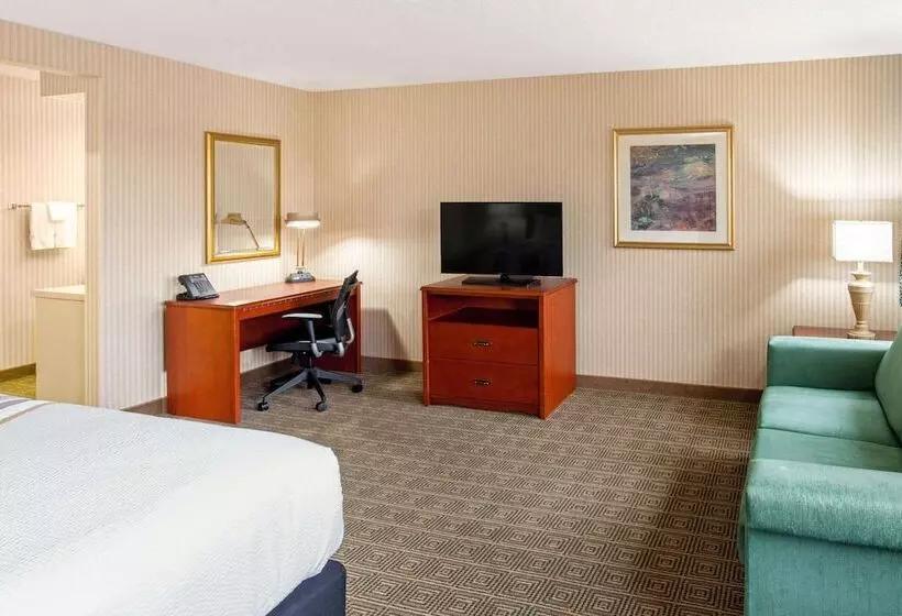 Отель La Quinta By Wyndham Stevens Point