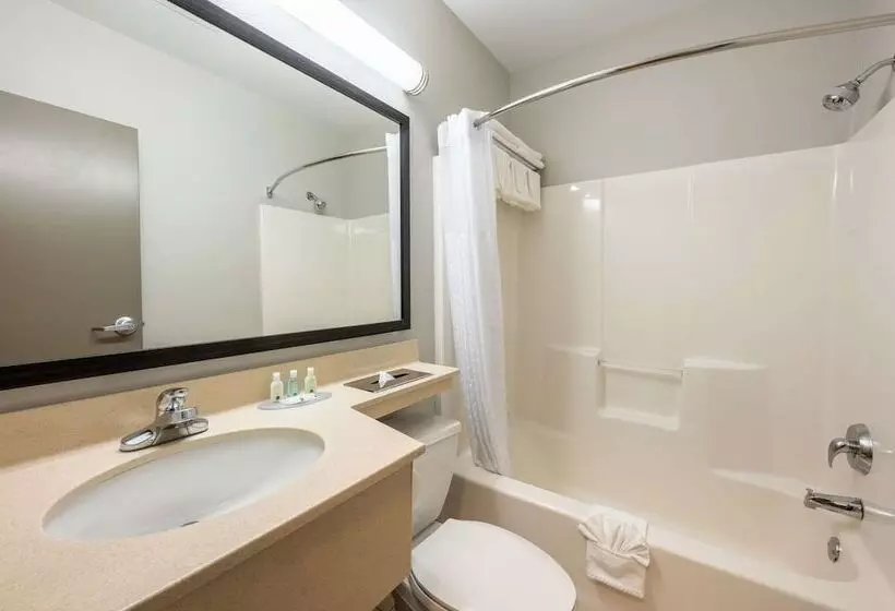 هتل Quality Inn Poughkeepsie