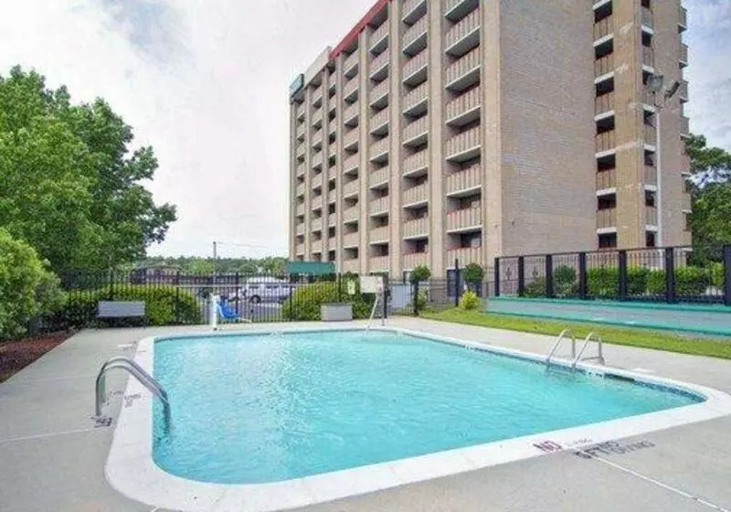 هتل Rodeway Inn & Suites