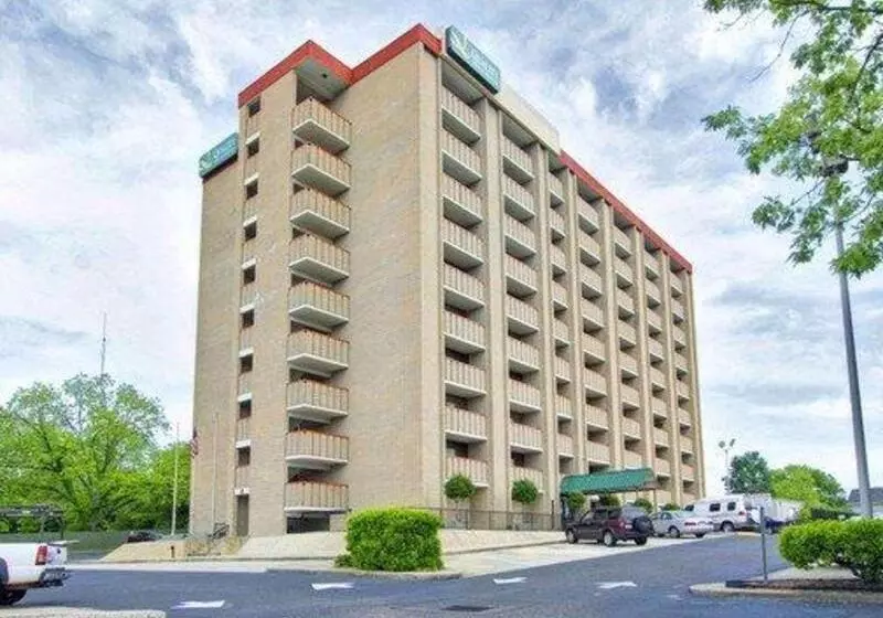 هتل Rodeway Inn & Suites