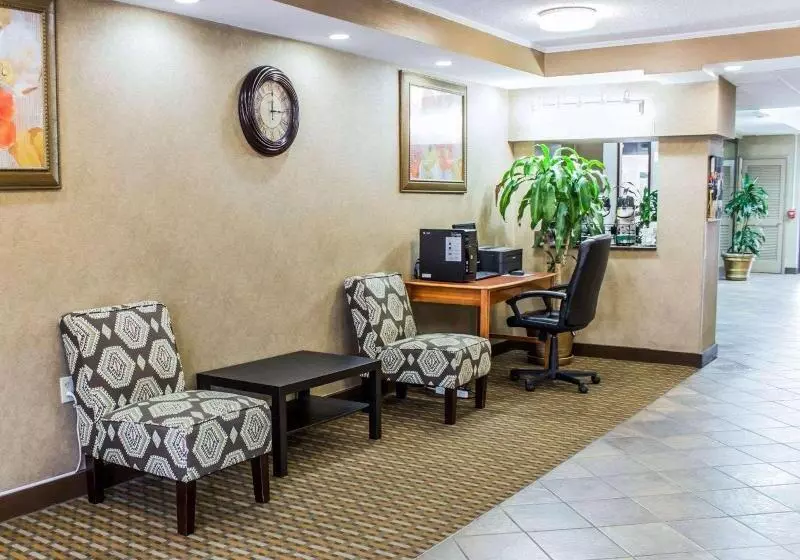 هتل Rodeway Inn & Suites