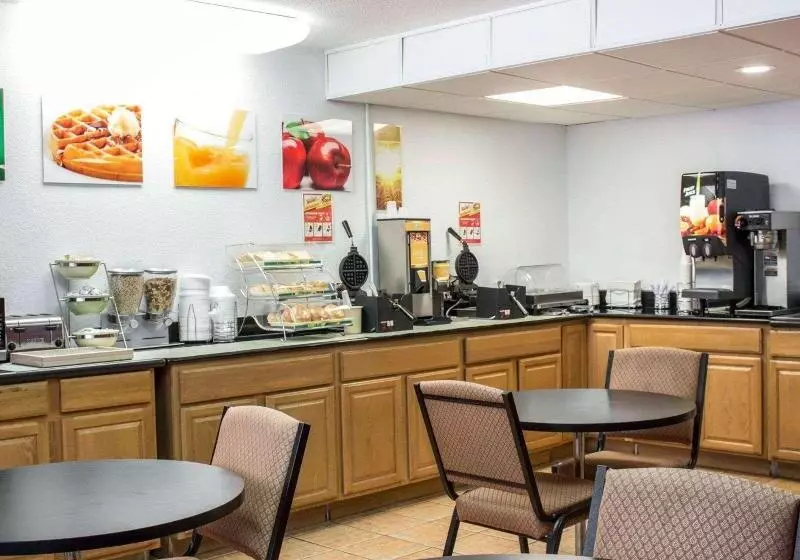 هتل Rodeway Inn & Suites