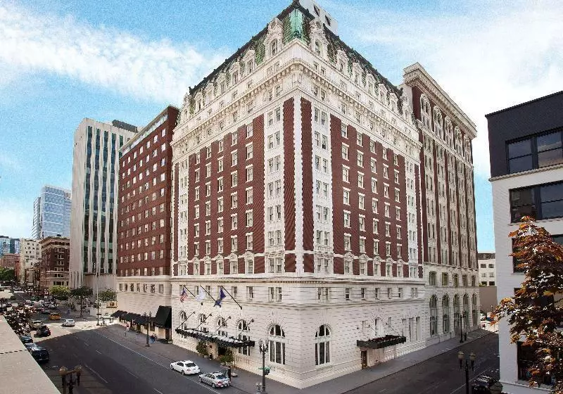 هتل The Benson Portland, Curio Collection By Hilton