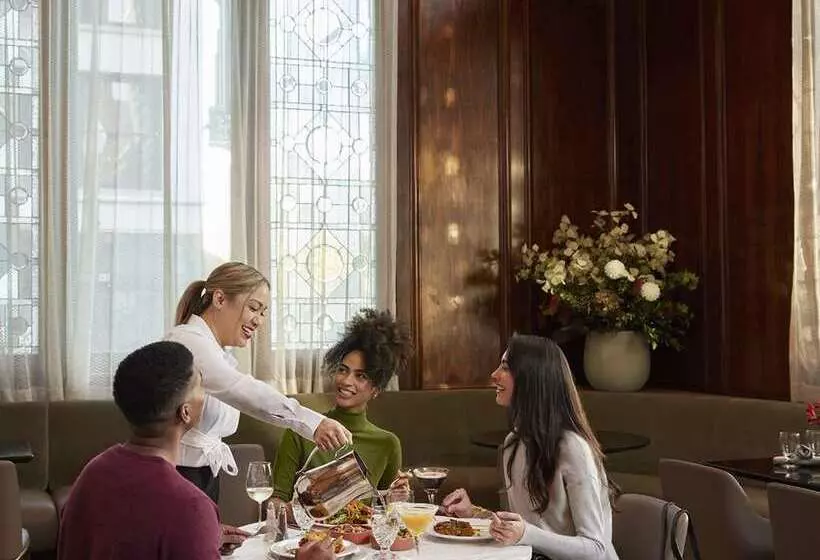 هتل The Benson Portland, Curio Collection By Hilton