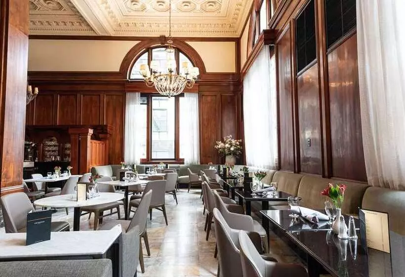 هتل The Benson Portland, Curio Collection By Hilton