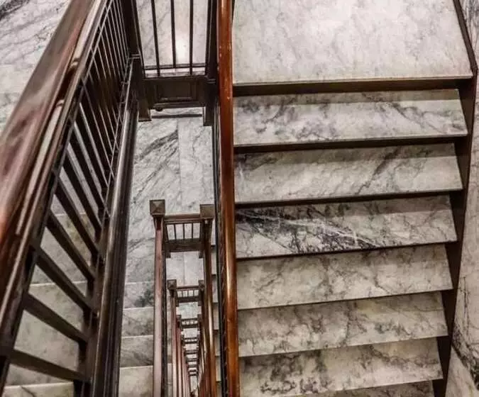 هتل The Benson Portland, Curio Collection By Hilton