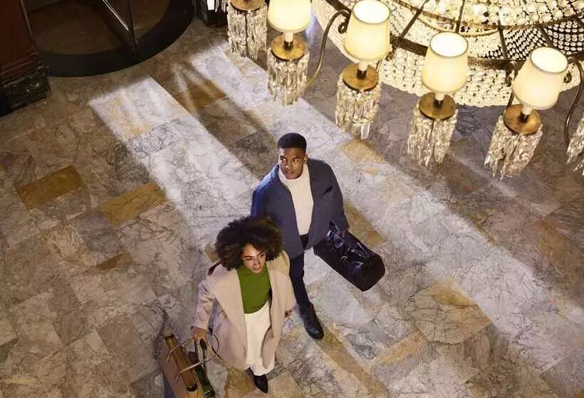 هتل The Benson Portland, Curio Collection By Hilton