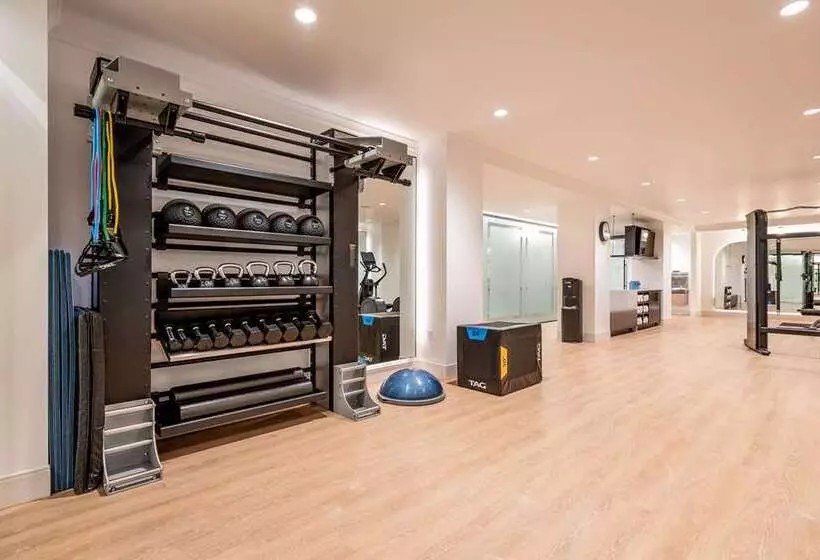 هتل The Benson Portland, Curio Collection By Hilton