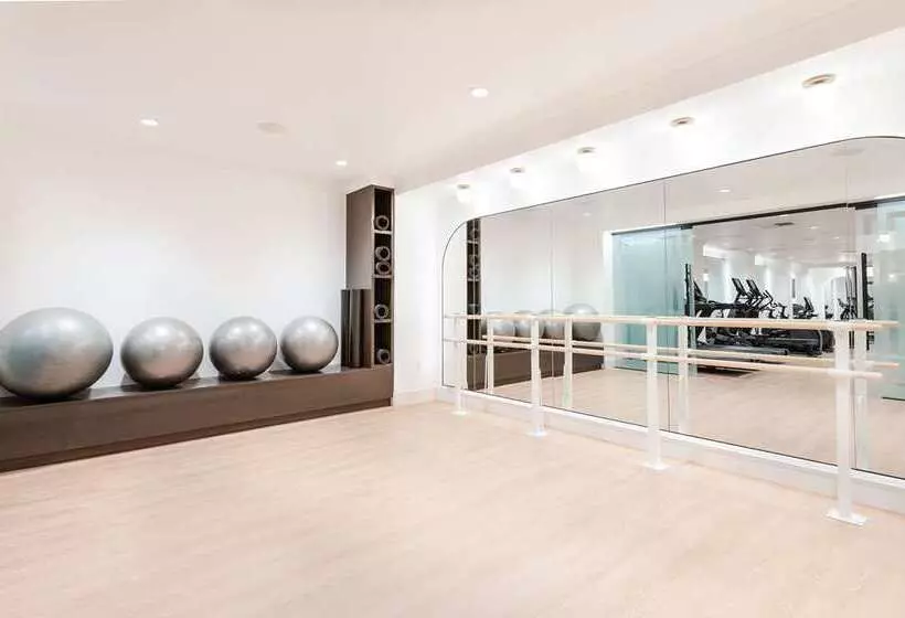 هتل The Benson Portland, Curio Collection By Hilton