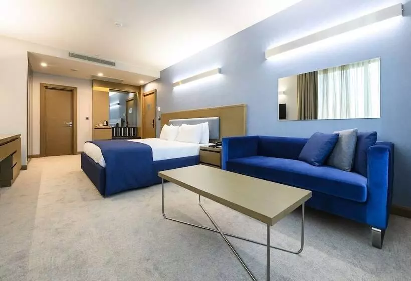ホテル La Quinta By Wyndham Istanbul Gunesli
