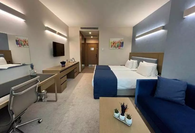ホテル La Quinta By Wyndham Istanbul Gunesli