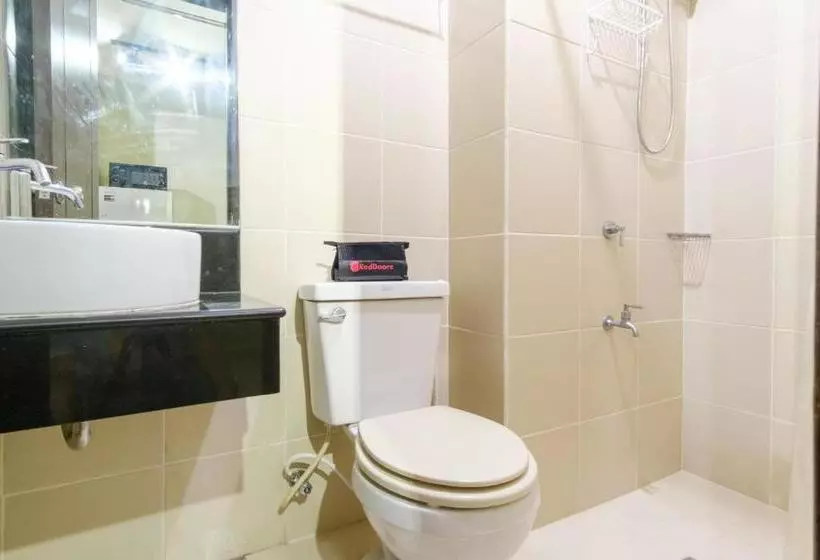 Hotelli Reddoorz Plus @ Pioneer Woodlands Mandaluyong