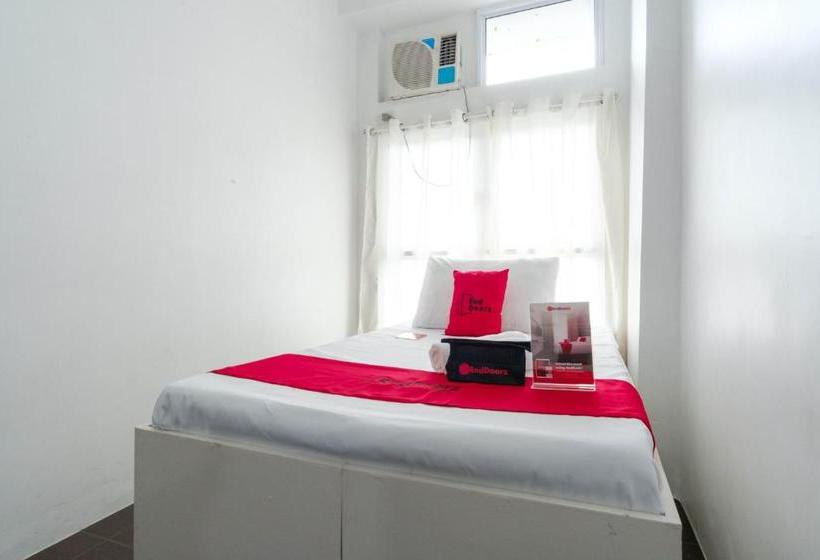Hotel Reddoorz Plus @ Pioneer Woodlands Mandaluyong
