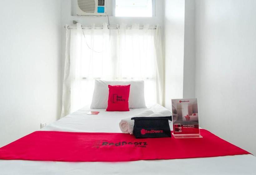 Hotel Reddoorz Plus @ Pioneer Woodlands Mandaluyong