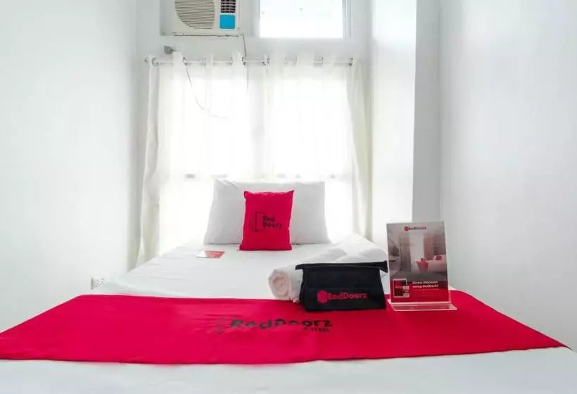 Hotelli Reddoorz Plus @ Pioneer Woodlands Mandaluyong