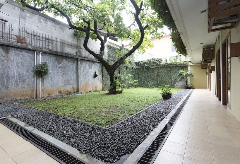 فندق Reddoorz Plus Near Cilandak Town Square 2