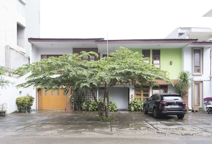 فندق Reddoorz Plus Near Cilandak Town Square 2