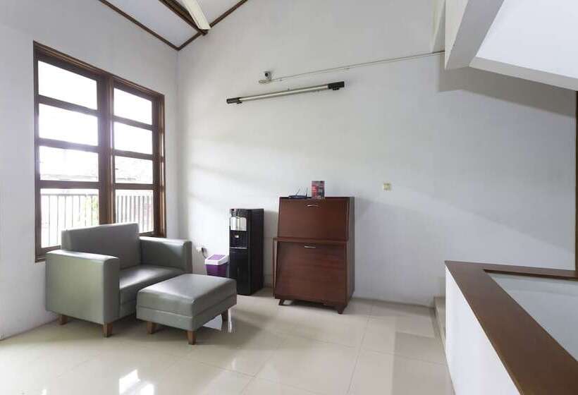 فندق Reddoorz Plus Near Cilandak Town Square 2