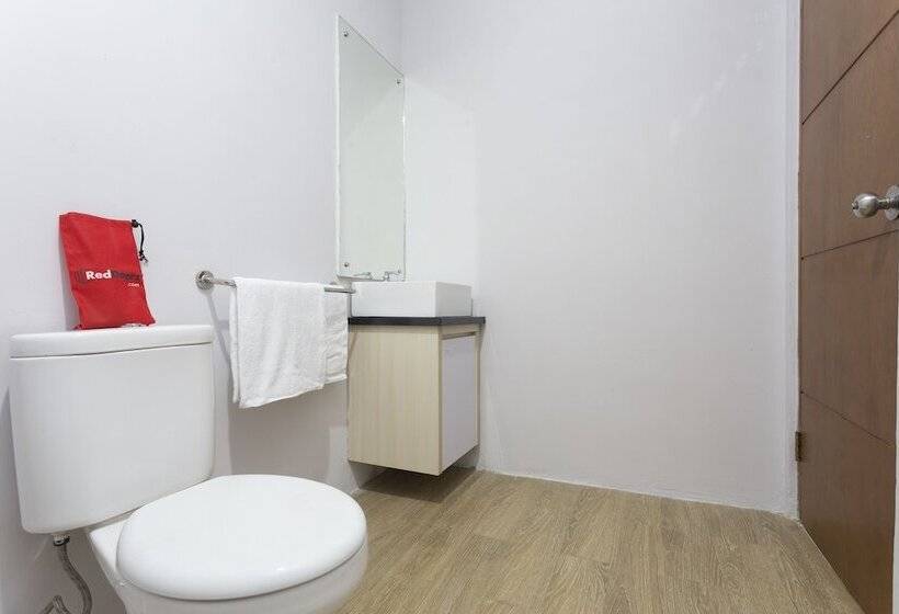 فندق Reddoorz Plus Near Cilandak Town Square 2