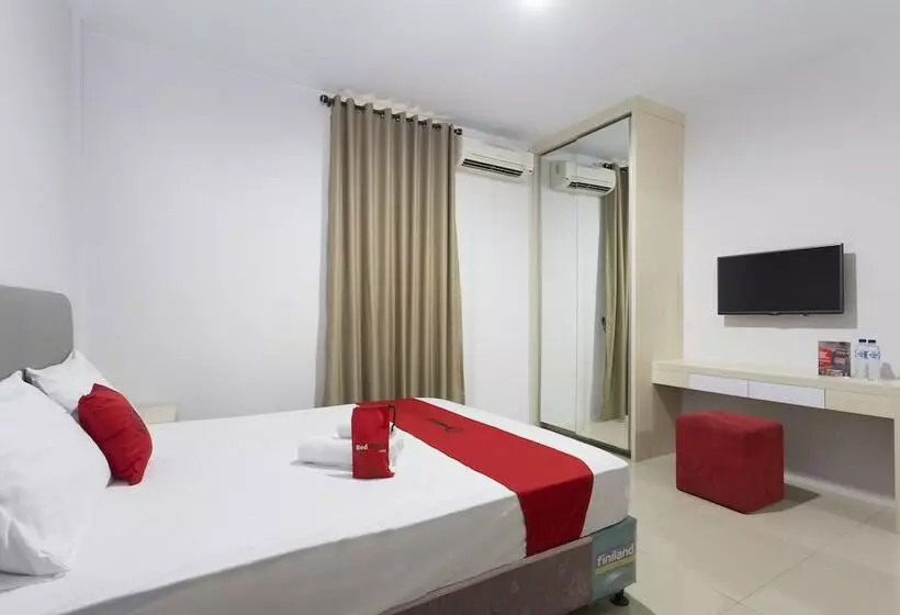 Hotelli Reddoorz Plus Near Cilandak Town Square 2