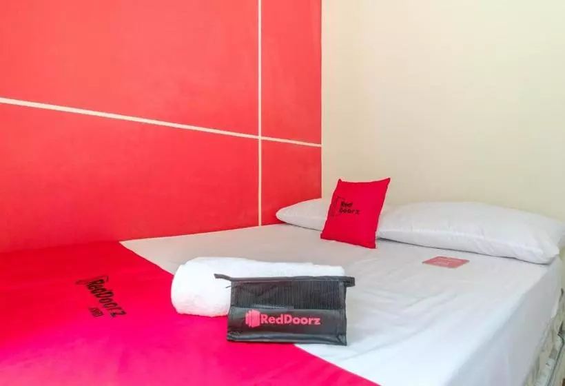 Hotelli Reddoorz Plus @ Pioneer Woodlands Mandaluyong