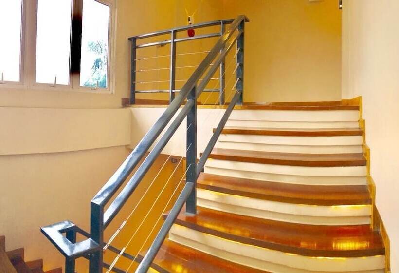 בית מלון כפרי Two Seasons Executive Suites