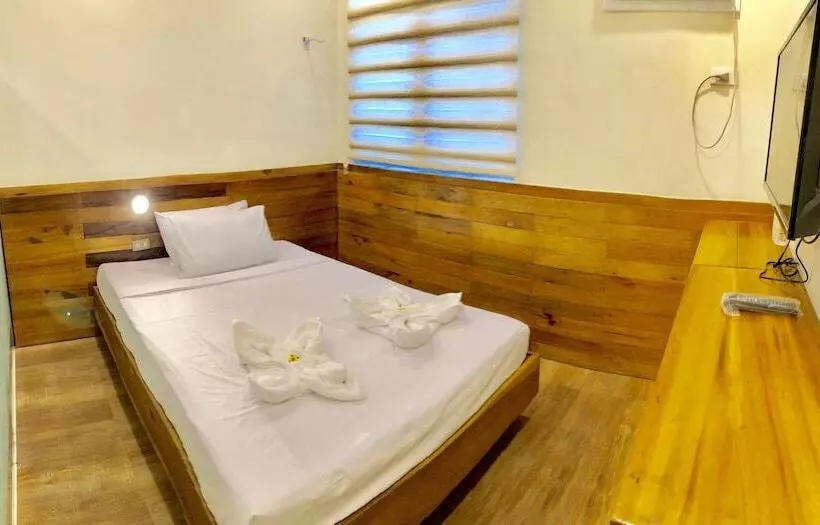 هتل Two Seasons Executive Suites