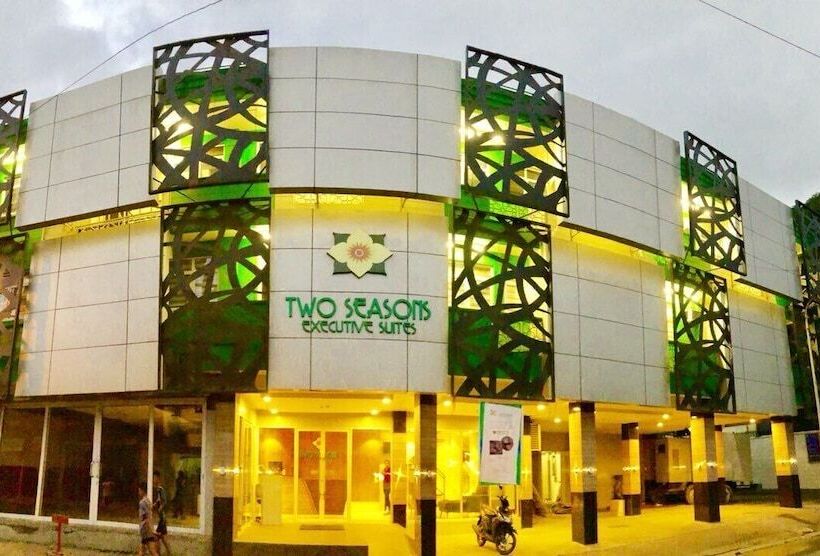 בית מלון כפרי Two Seasons Executive Suites