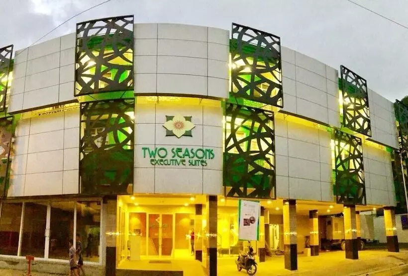 هتل Two Seasons Executive Suites