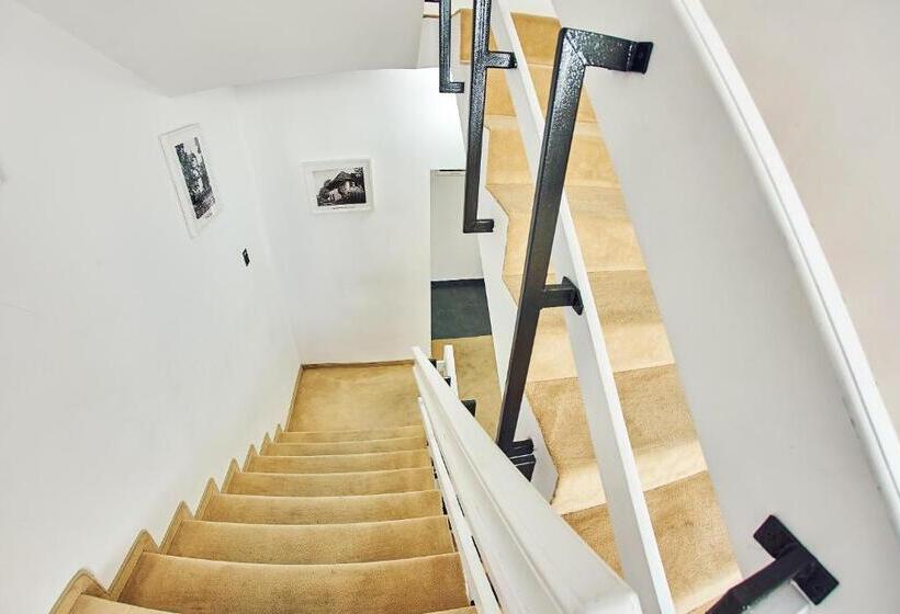 پانسیون Boutique Hotel Casa Medievala