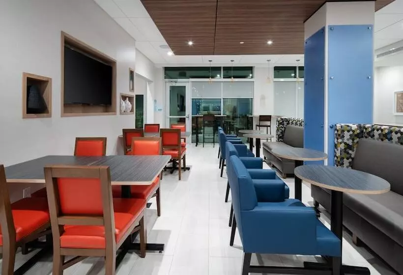 Hotelli Holiday Inn Express & Suites   Murrieta, An Ihg