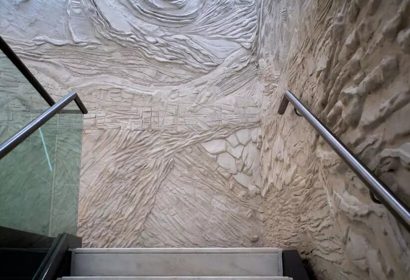 ホテル The Leonardo