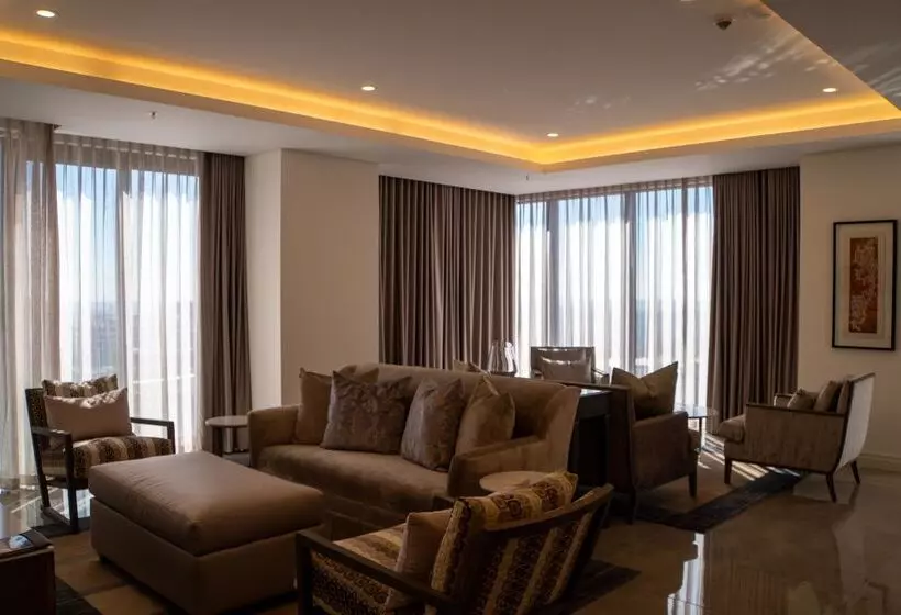 ホテル The Leonardo