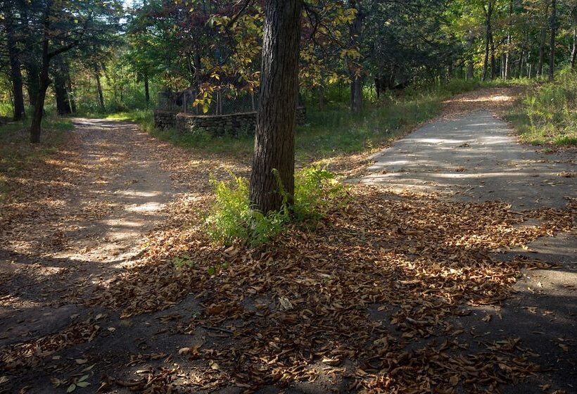 הוסטל The Old Catskill Game Farm Inn
