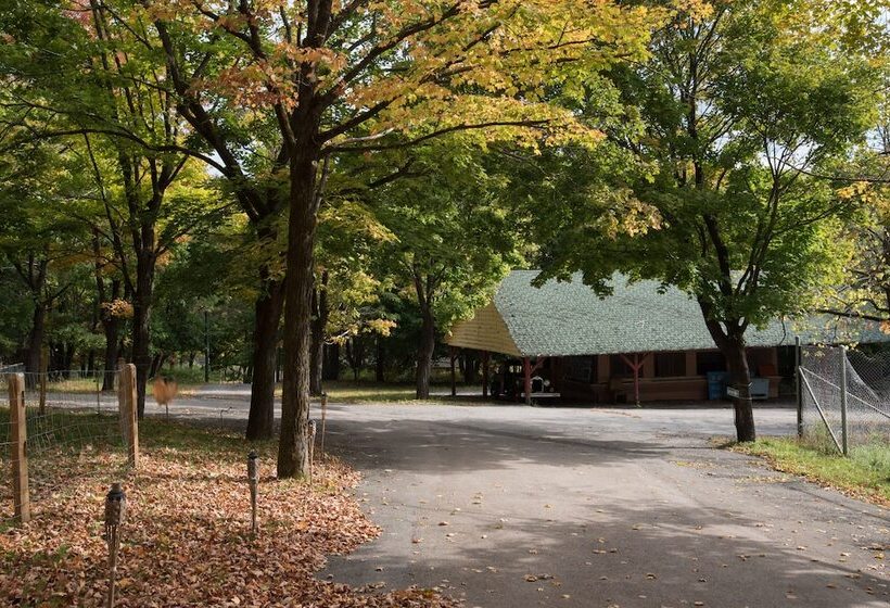 הוסטל The Old Catskill Game Farm Inn